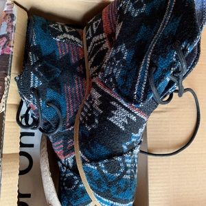 Toms Shoes - TOMS Desert Wedge in Black Jacquard 7W Toms Shoes - TOMS Desert Wedge in Black Jacquard 7W